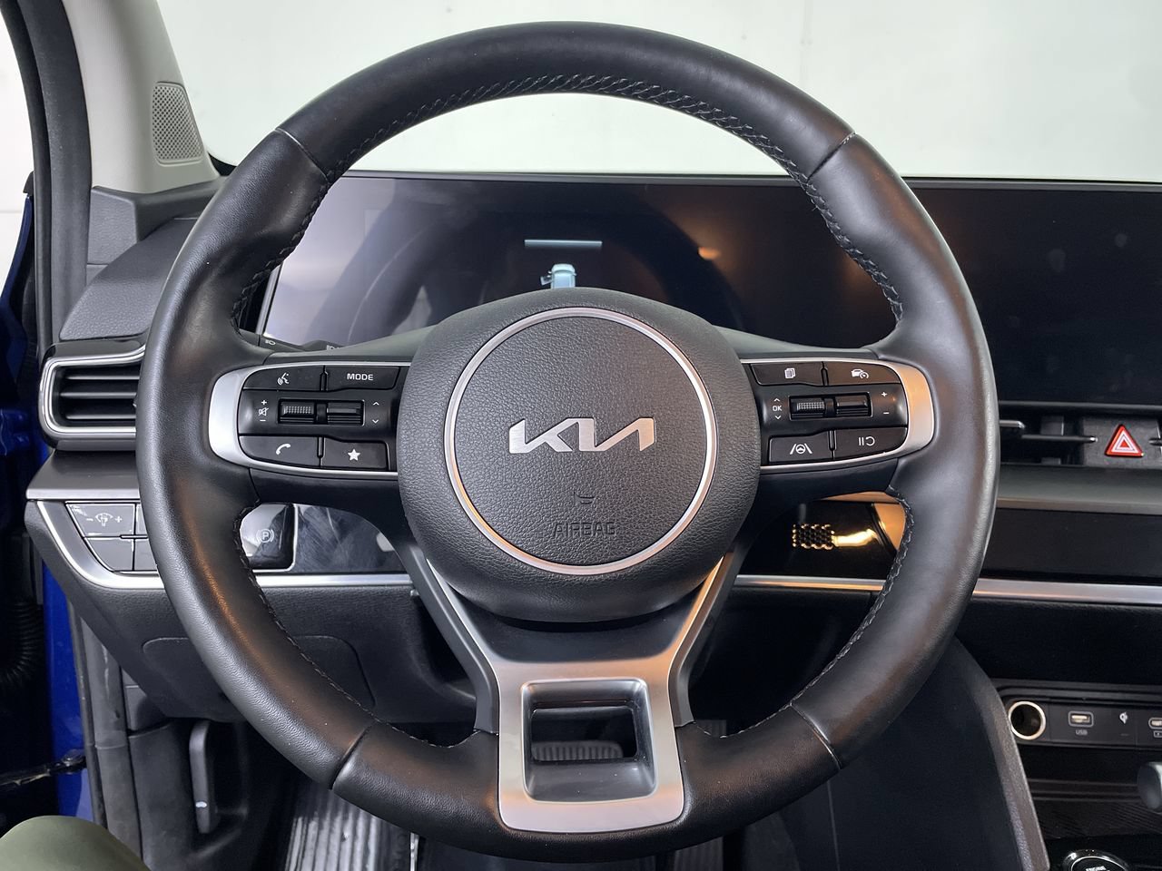 Used 2023 Kia Sportage EX AWD/4WD image 13