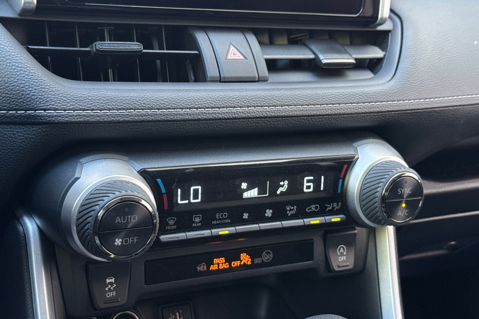 Used 2025 Toyota RAV4 XLE FWD image 19