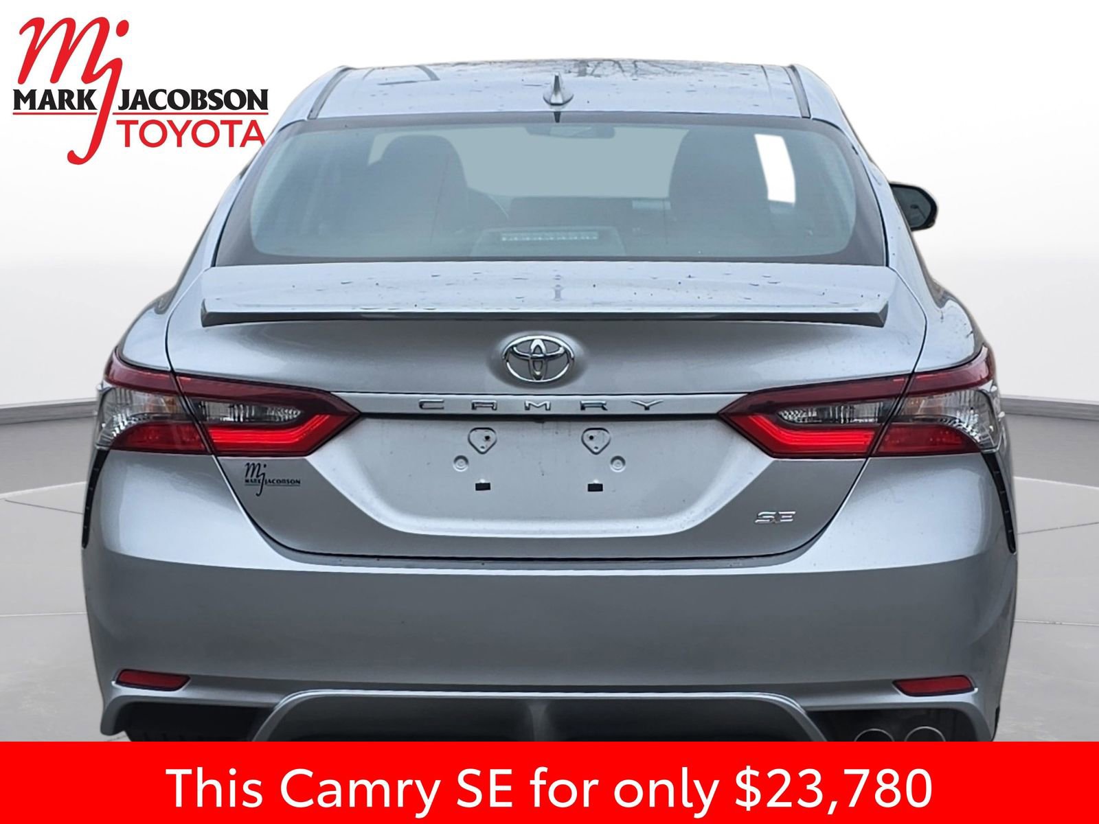 Used 2024 Toyota Camry SE image 11