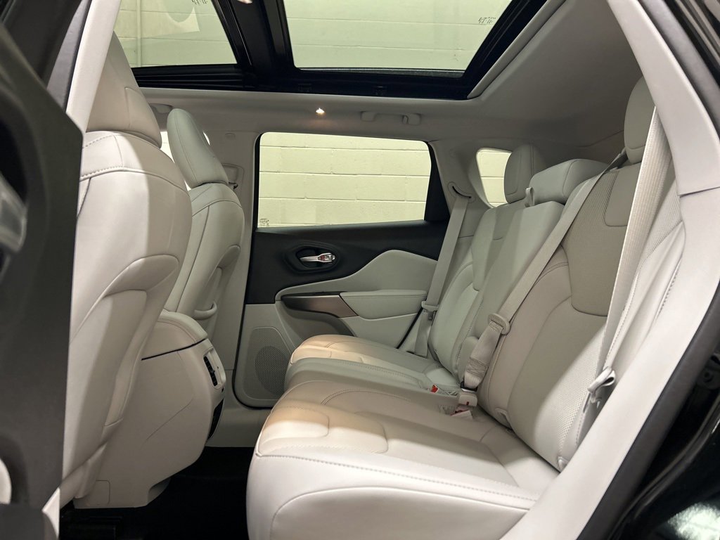 Used 2022 Jeep Cherokee Latitude Lux w/ Sun & Sound Group image 8