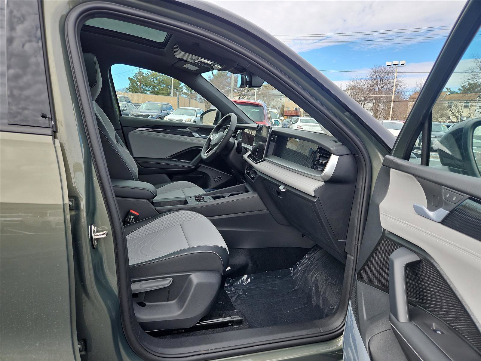 New 2026 Volkswagen Tiguan SE R-Line image 28