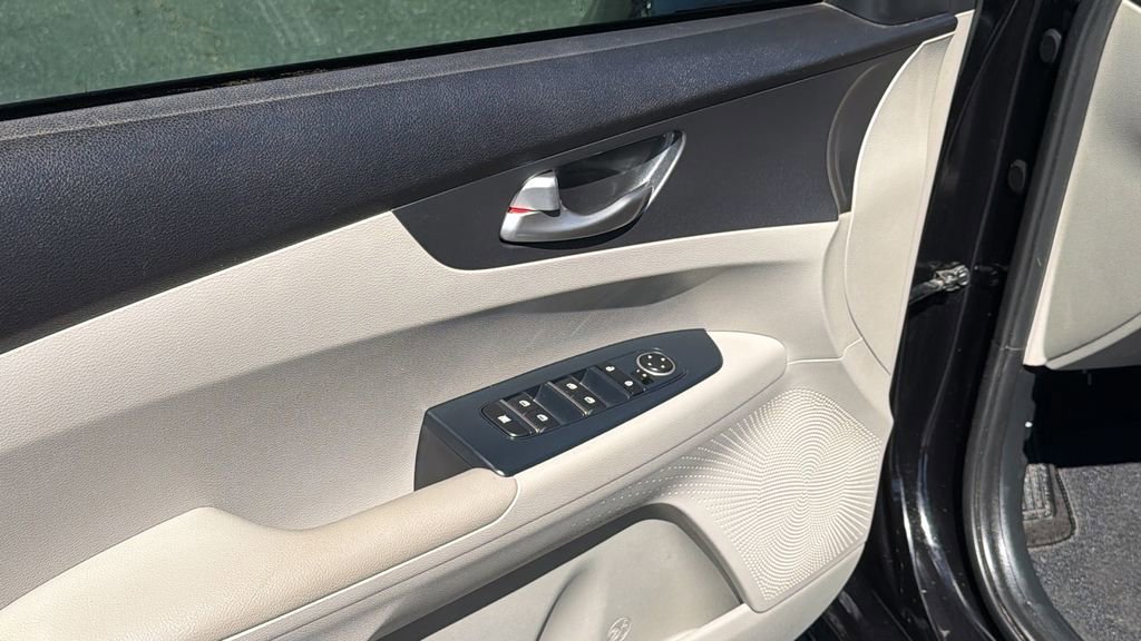 Used 2020 Kia Forte LXS image 12