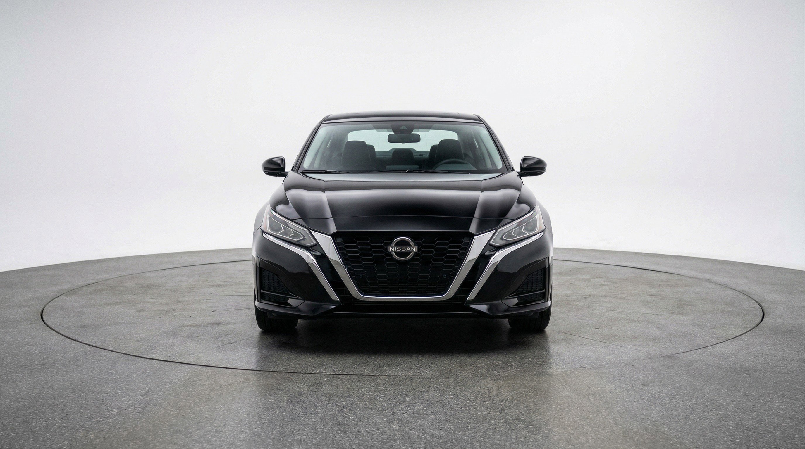 Used 2025 Nissan Altima 2.5 SV FWD image 2