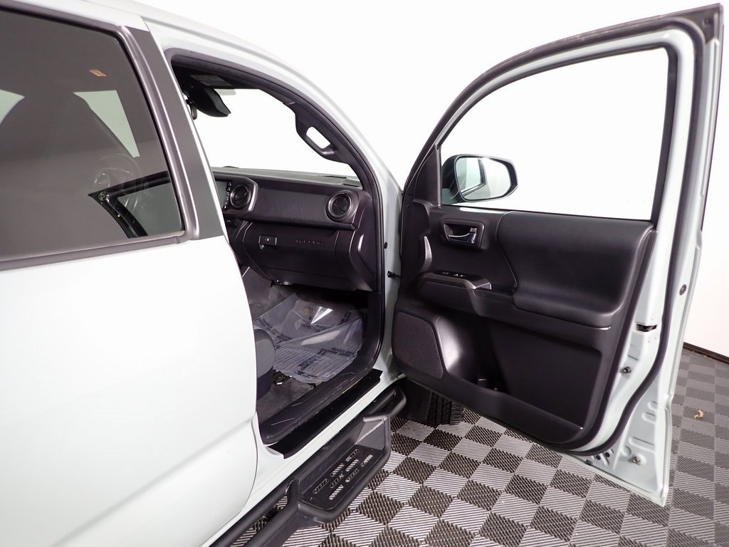 Used 2023 Toyota Tacoma TRD Off-Road image 31