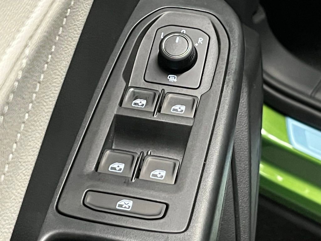 New 2025 Volkswagen Taos SEL image 17