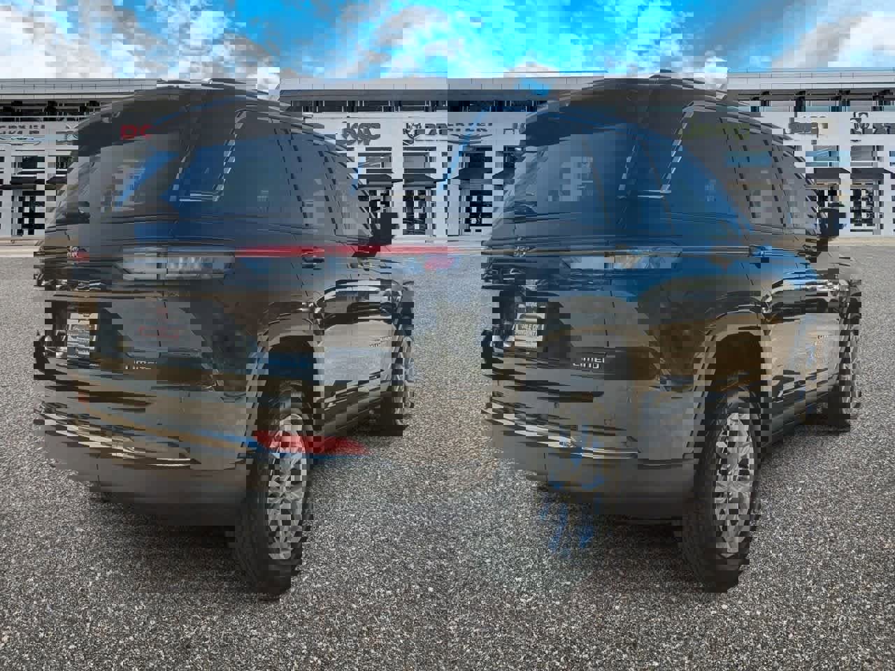 Used 2023 Jeep Grand Cherokee Limited w/ Luxury Tech Group II image 8