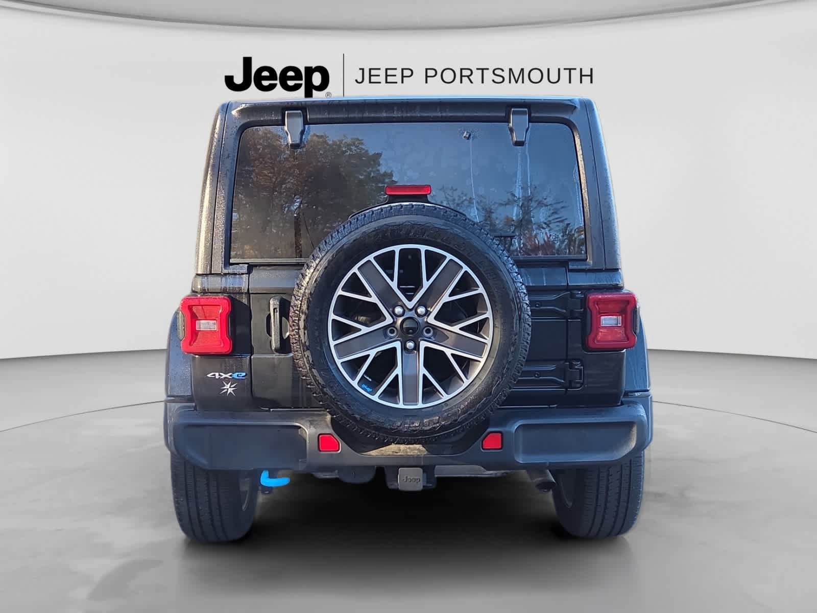 Used 2023 Jeep Wrangler Unlimited Sahara w/ Cold Weather Group AWD/4WD image 6