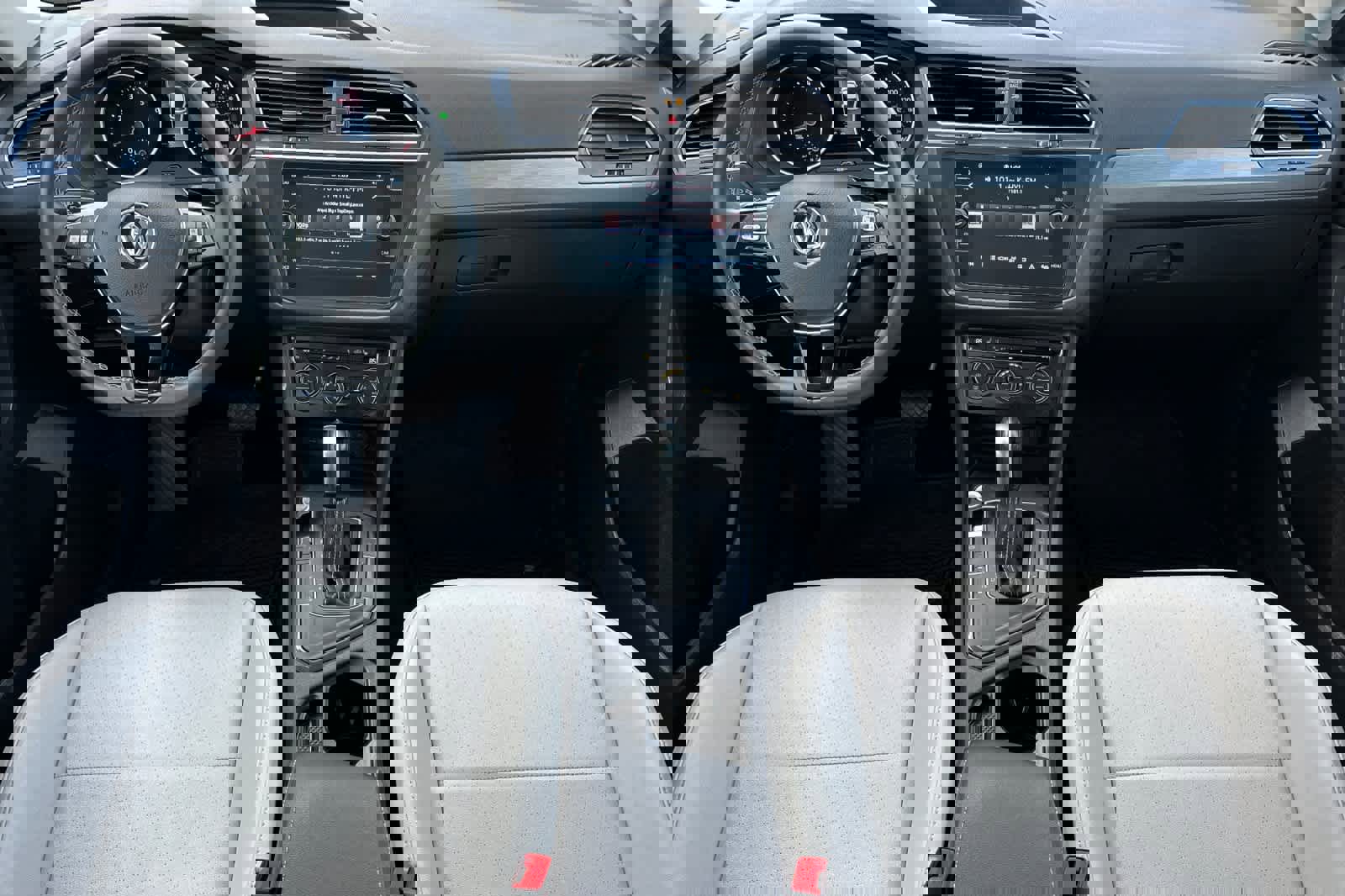 Used 2021 Volkswagen Tiguan SE w/ Panoramic Sunroof Package image 3