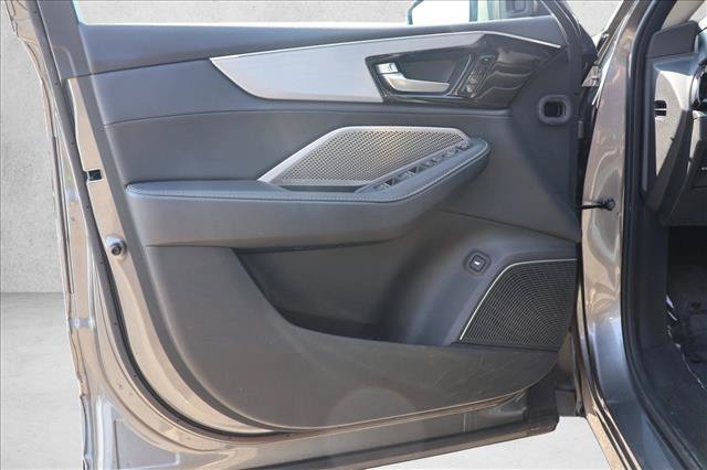 Used 2023 Acura MDX w/ Technology Package AWD/4WD image 12