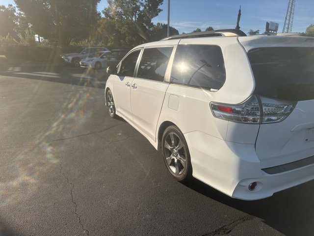 Used 2015 Toyota Sienna SE image 8