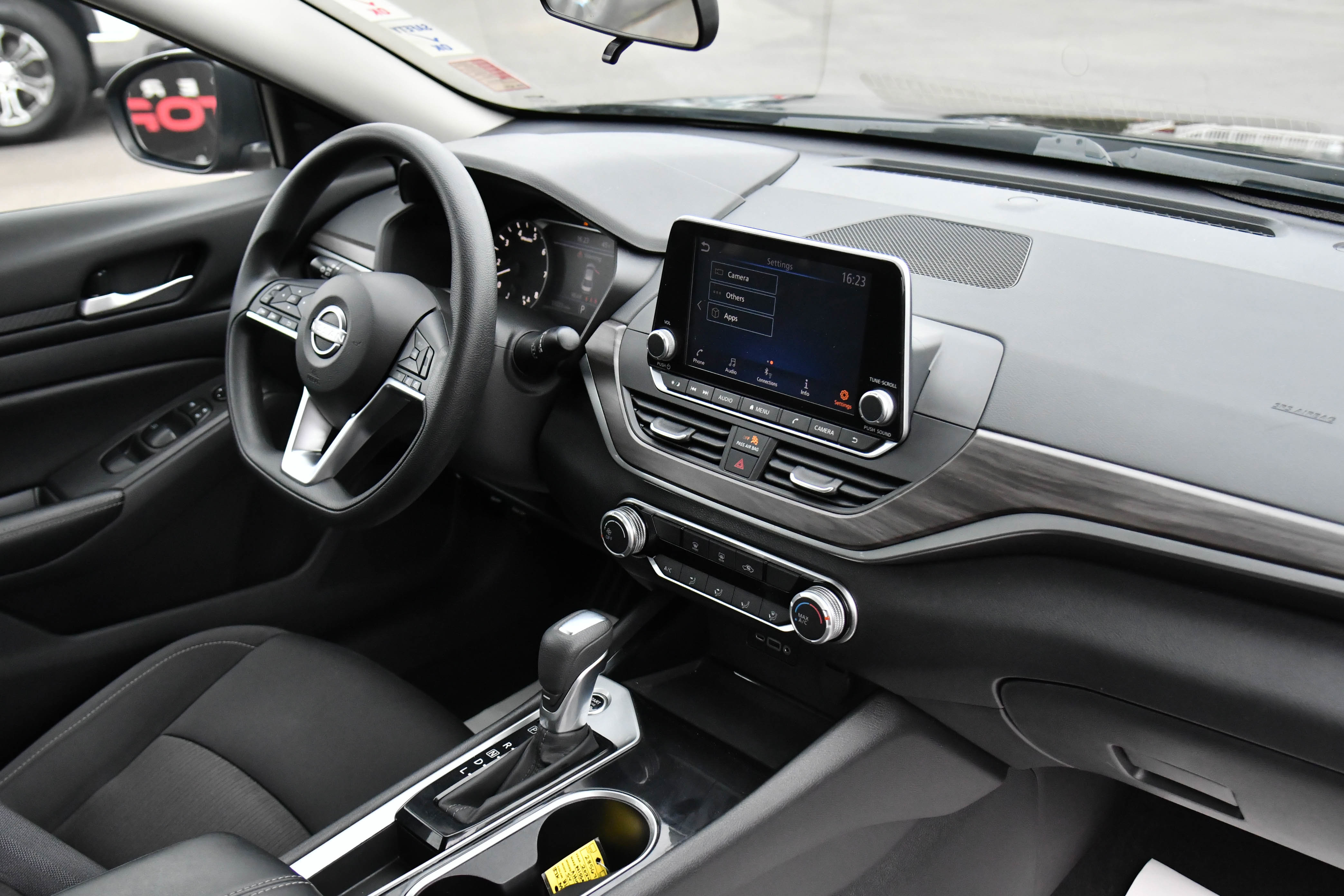 Used 2024 Nissan Altima 2.5 SV image 39