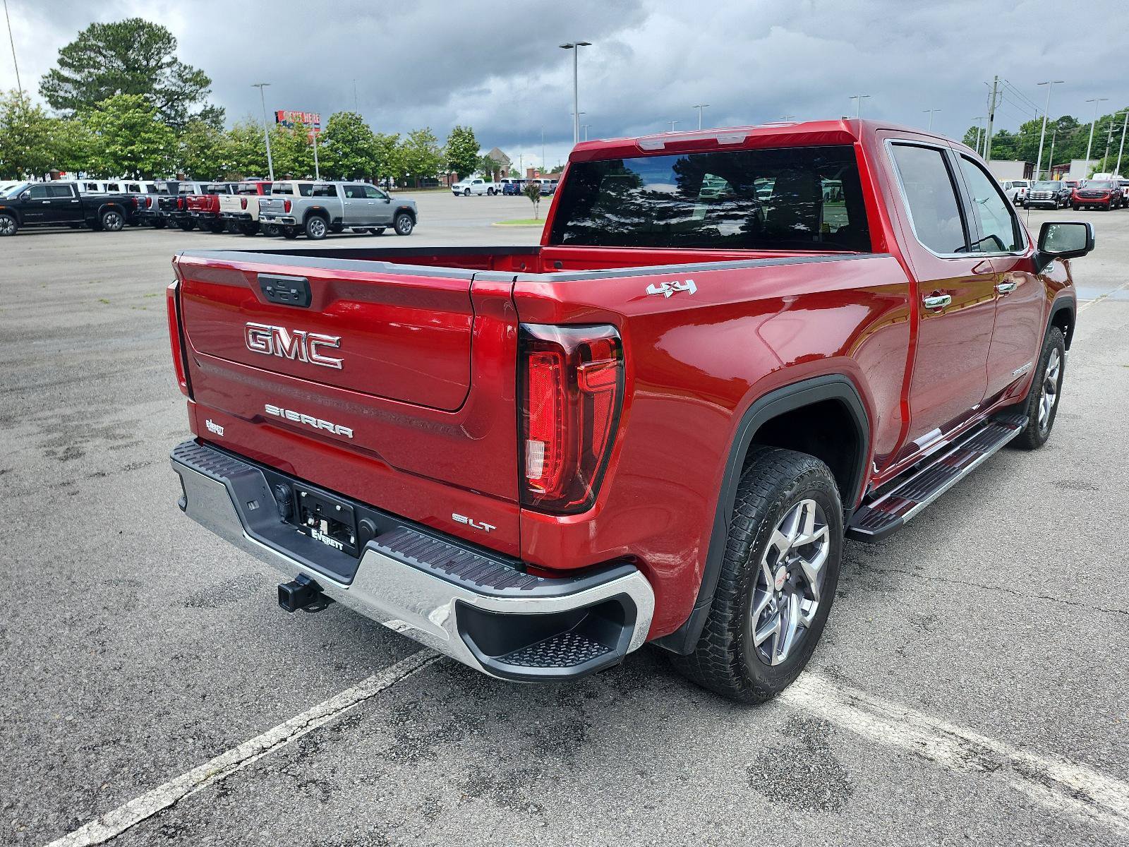 Used 2024 GMC Sierra 1500 SLT w/ SLT Premium Package AWD/4WD image 3