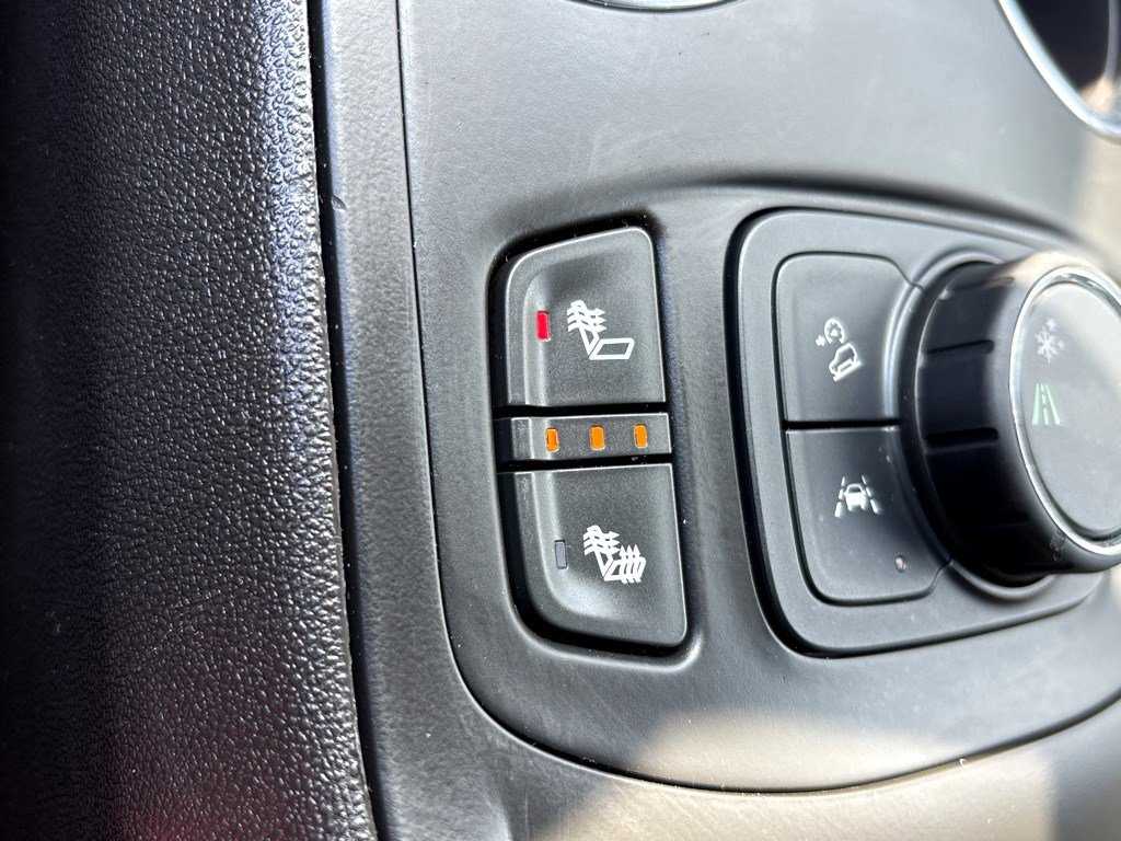 Used 2023 GMC Terrain SLT image 9