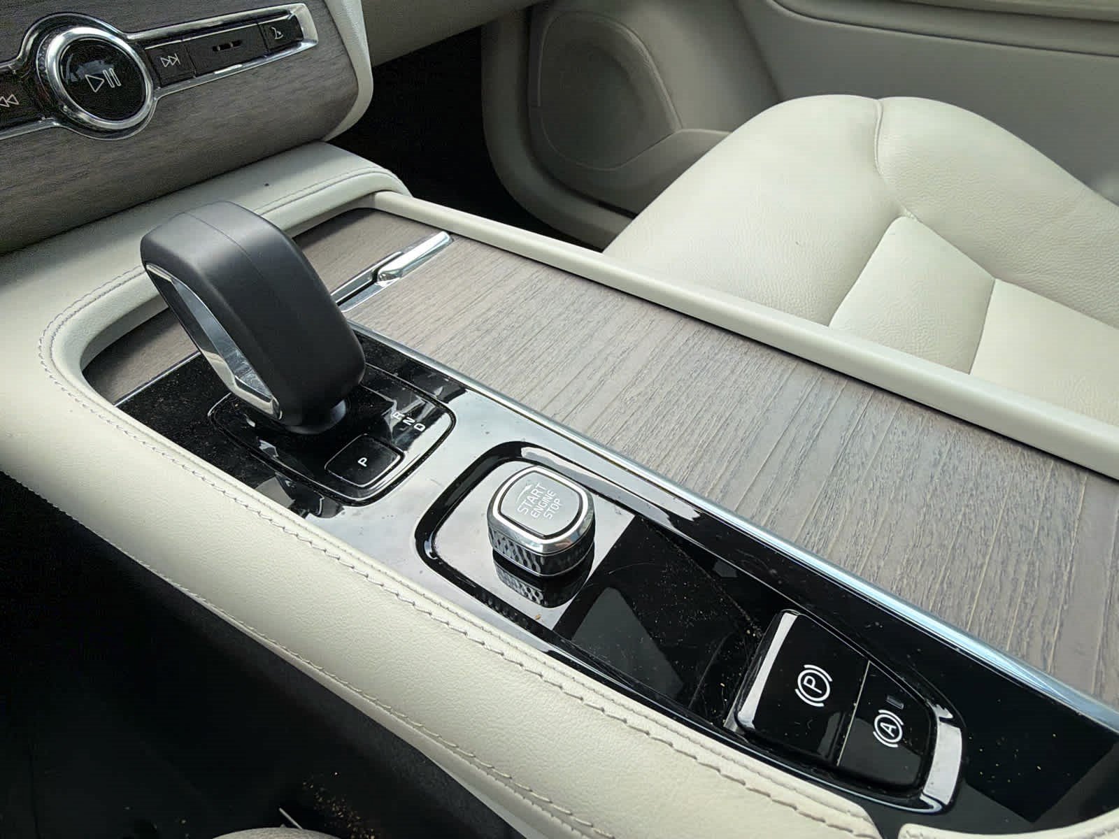 Used 2023 Volvo XC90 B5 Plus w/ Protection Package Premier AWD/4WD image 28