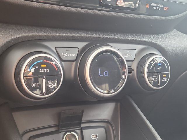 Used 2025 Hyundai Venue SEL FWD image 23