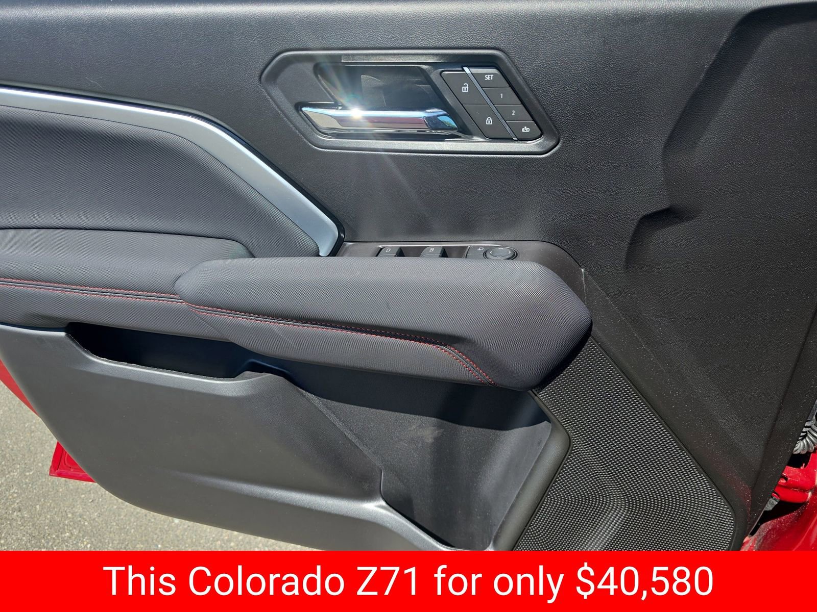 Used 2025 Chevrolet Colorado Z71 w/ Z71 Convenience Package 2 AWD/4WD image 32