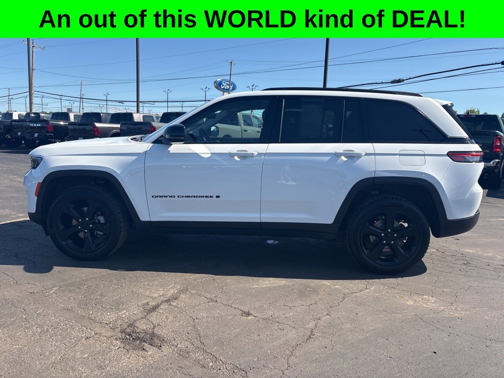 Used 2023 Jeep Grand Cherokee Limited w/ Black Appearance Package AWD/4WD image 6