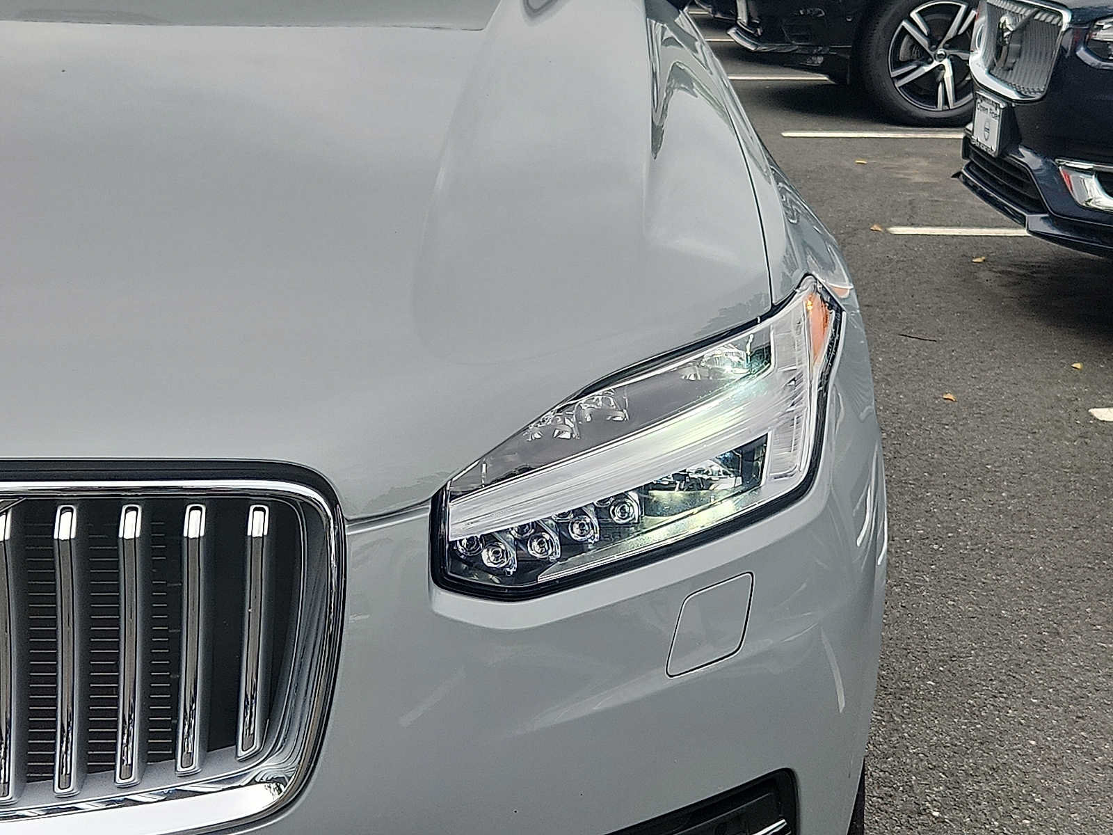 Certified 2025 Volvo XC90 T8 Plus w/ Protection Package AWD/4WD image 9