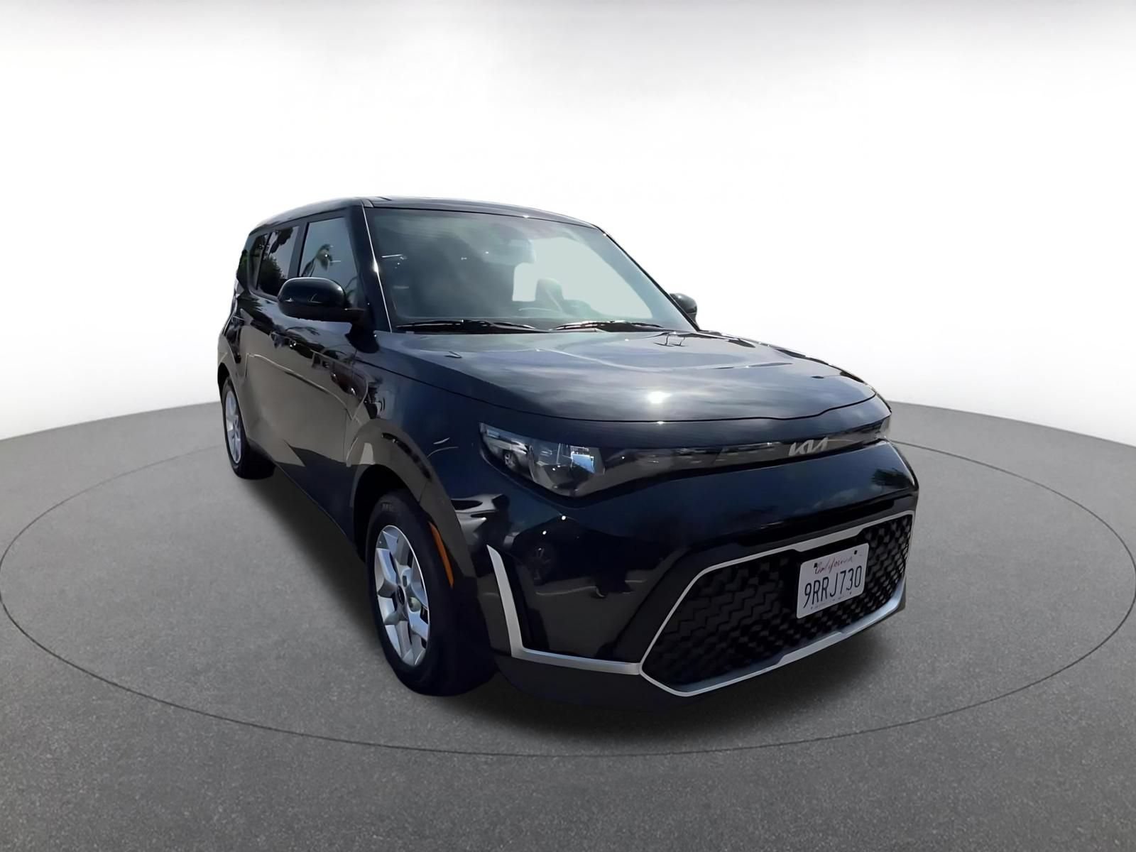 Used 2025 Kia Soul LX w/ LX Technology Package FWD image 3