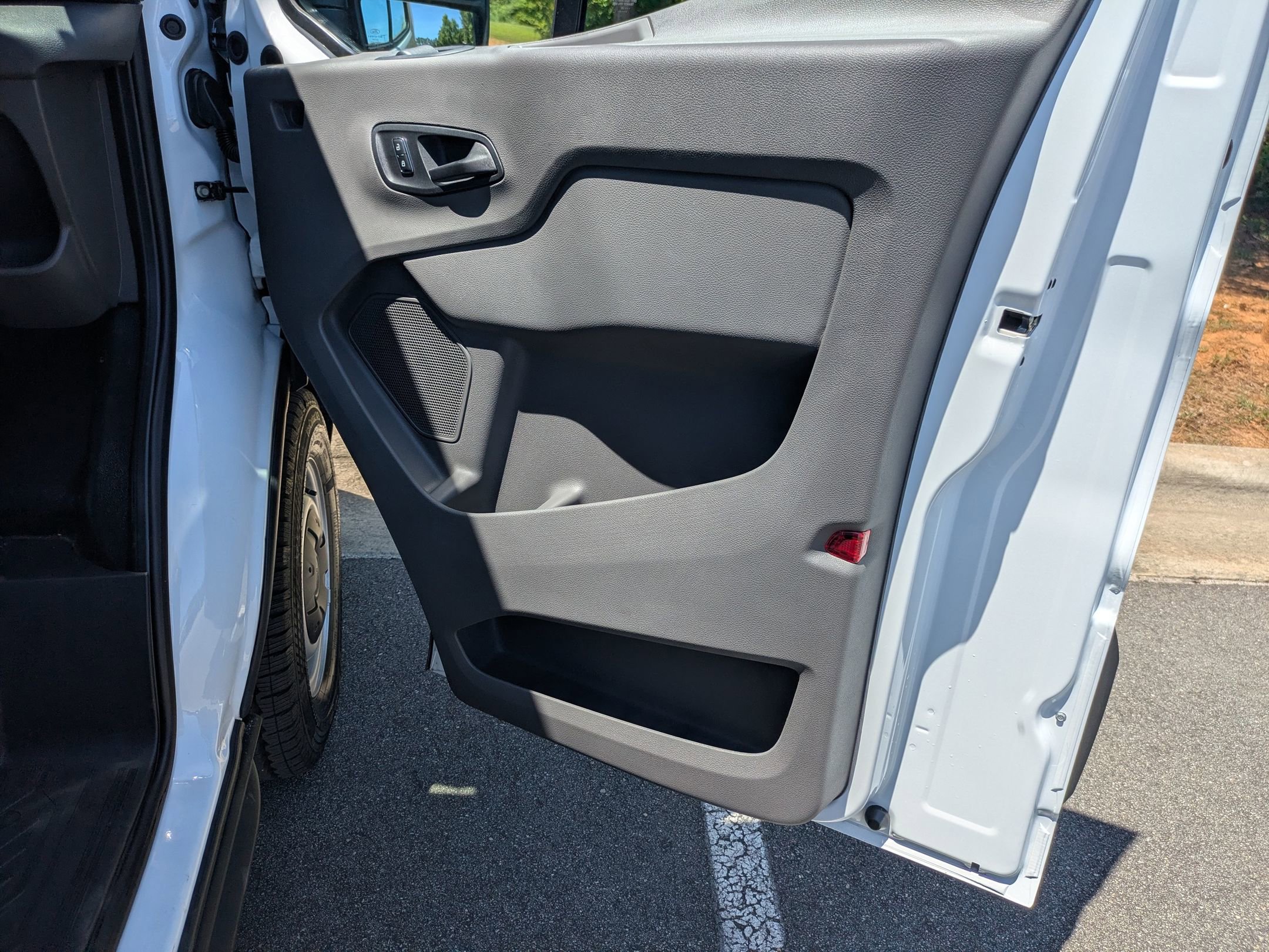 New 2026 Ford Transit 250 148 Medium Roof w/ Load Area Protection Package RWD image 26