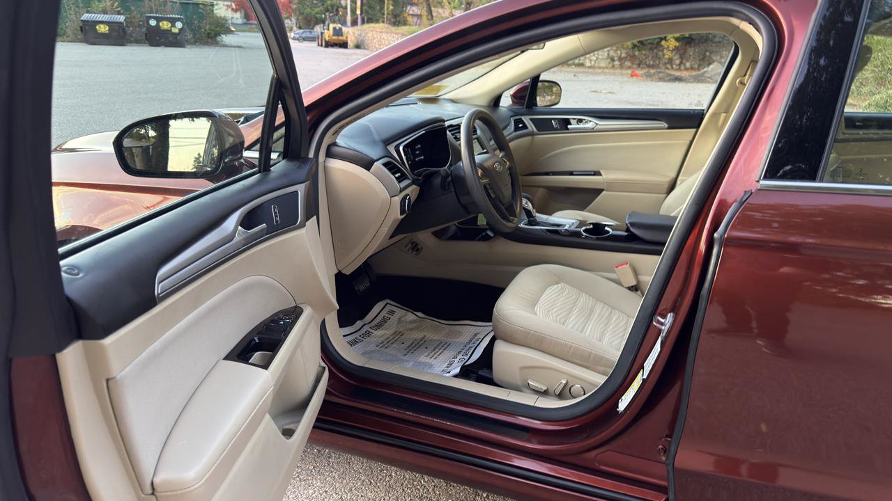 Used 2016 Ford Fusion SE FWD image 13