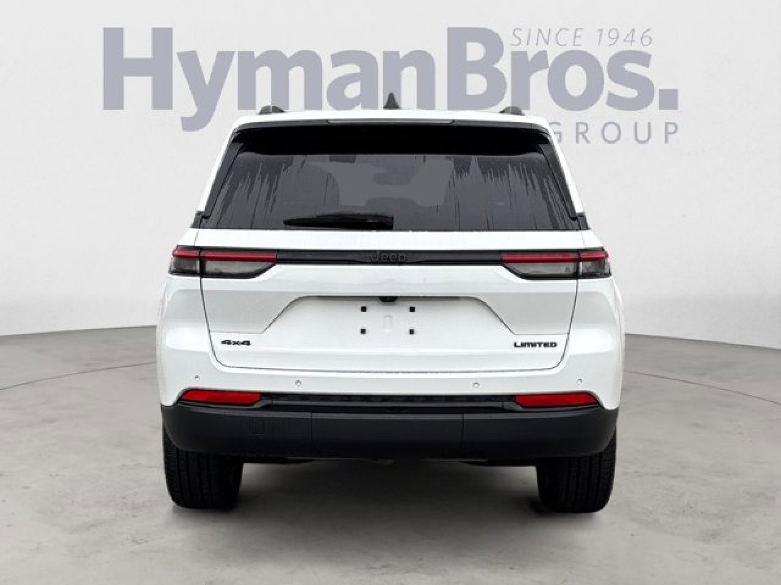 Used 2024 Jeep Grand Cherokee Limited w/ Black Appearance Package image 4