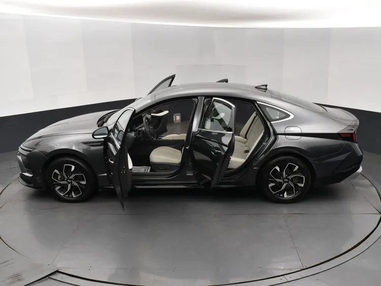 Used 2025 Hyundai Sonata SEL FWD image 7