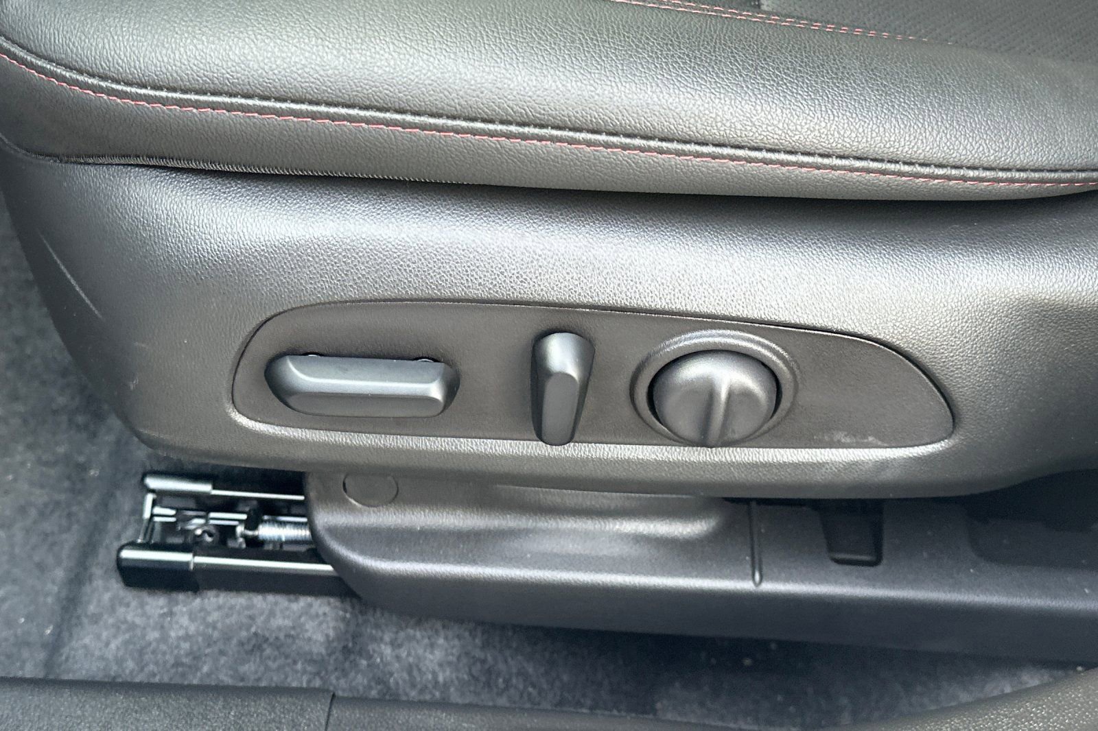 Used 2025 Chevrolet Trax RS w/ Driver Confidence Package image 14