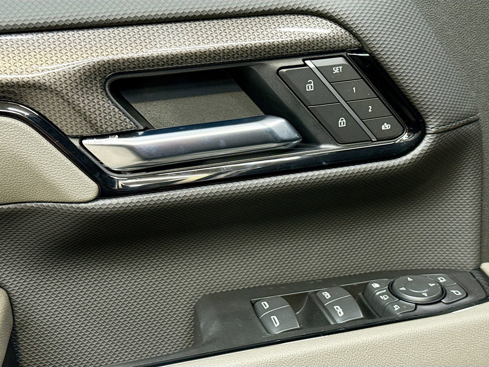 New 2026 Chevrolet Silverado 2500 ZR2 w/ LPO, Dark Essentials Package image 22