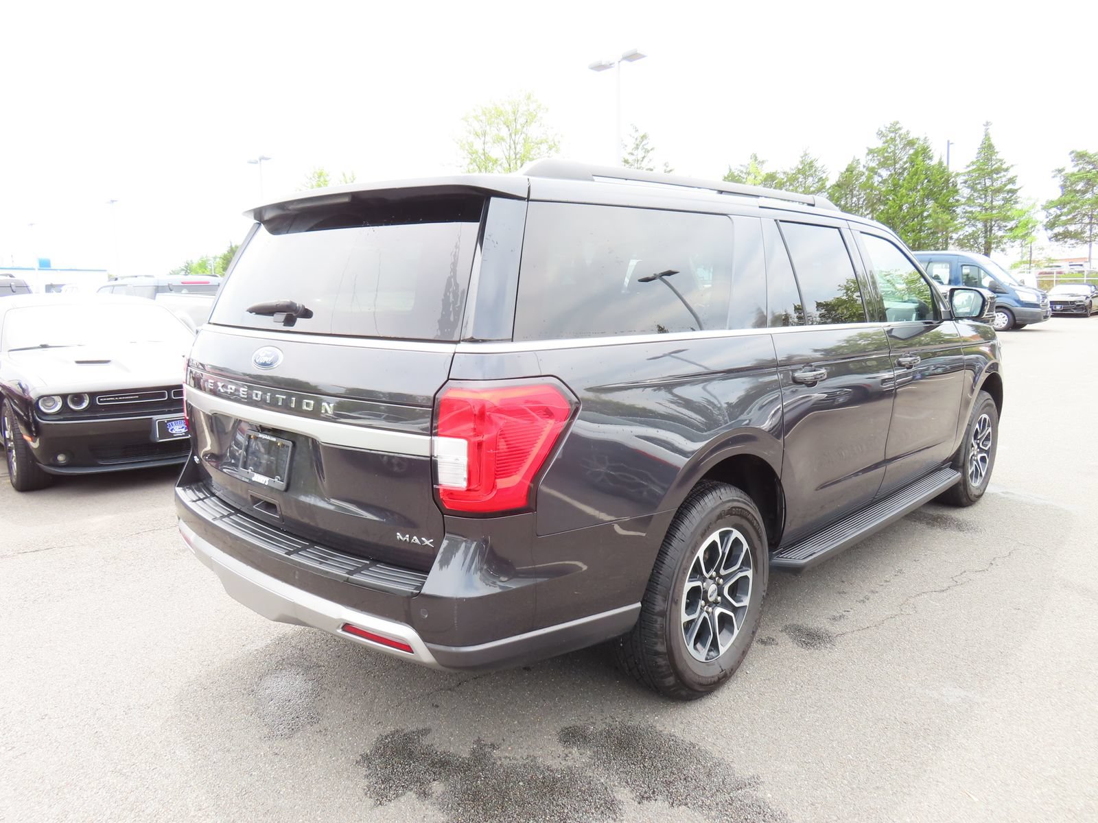 Used 2024 Ford Expedition Max XLT AWD/4WD image 4
