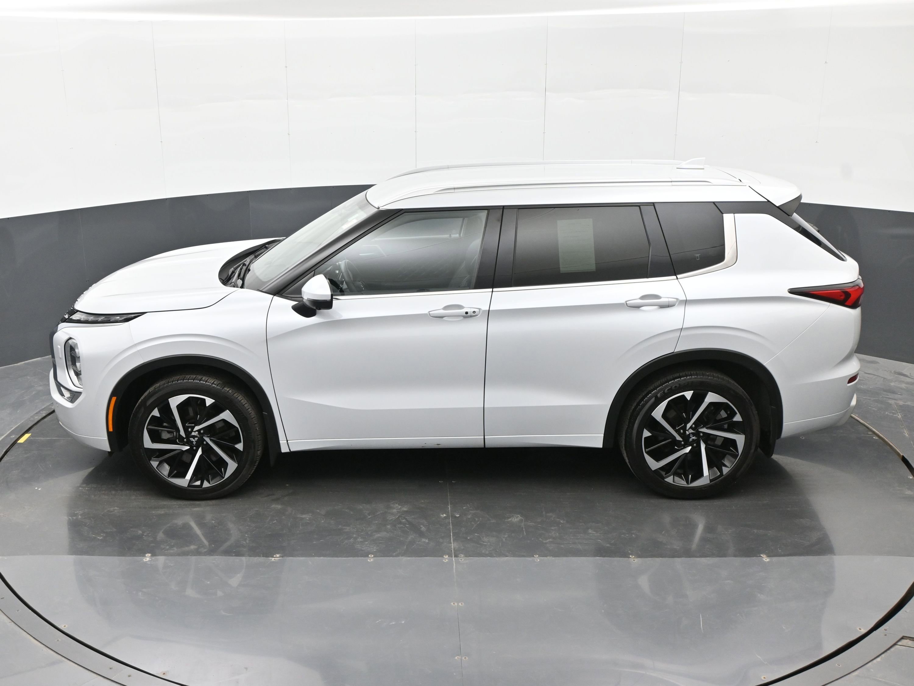Used 2024 Mitsubishi Outlander SEL AWD/4WD image 36