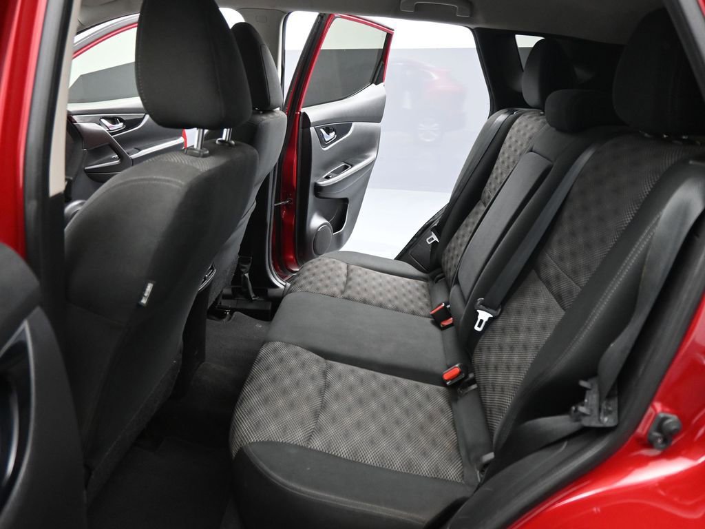 Used 2018 Nissan Rogue Sport SV image 18