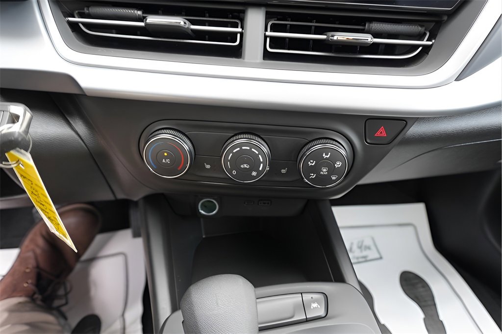 Used 2025 Chevrolet Trax LS w/ LS Convenience Package image 20