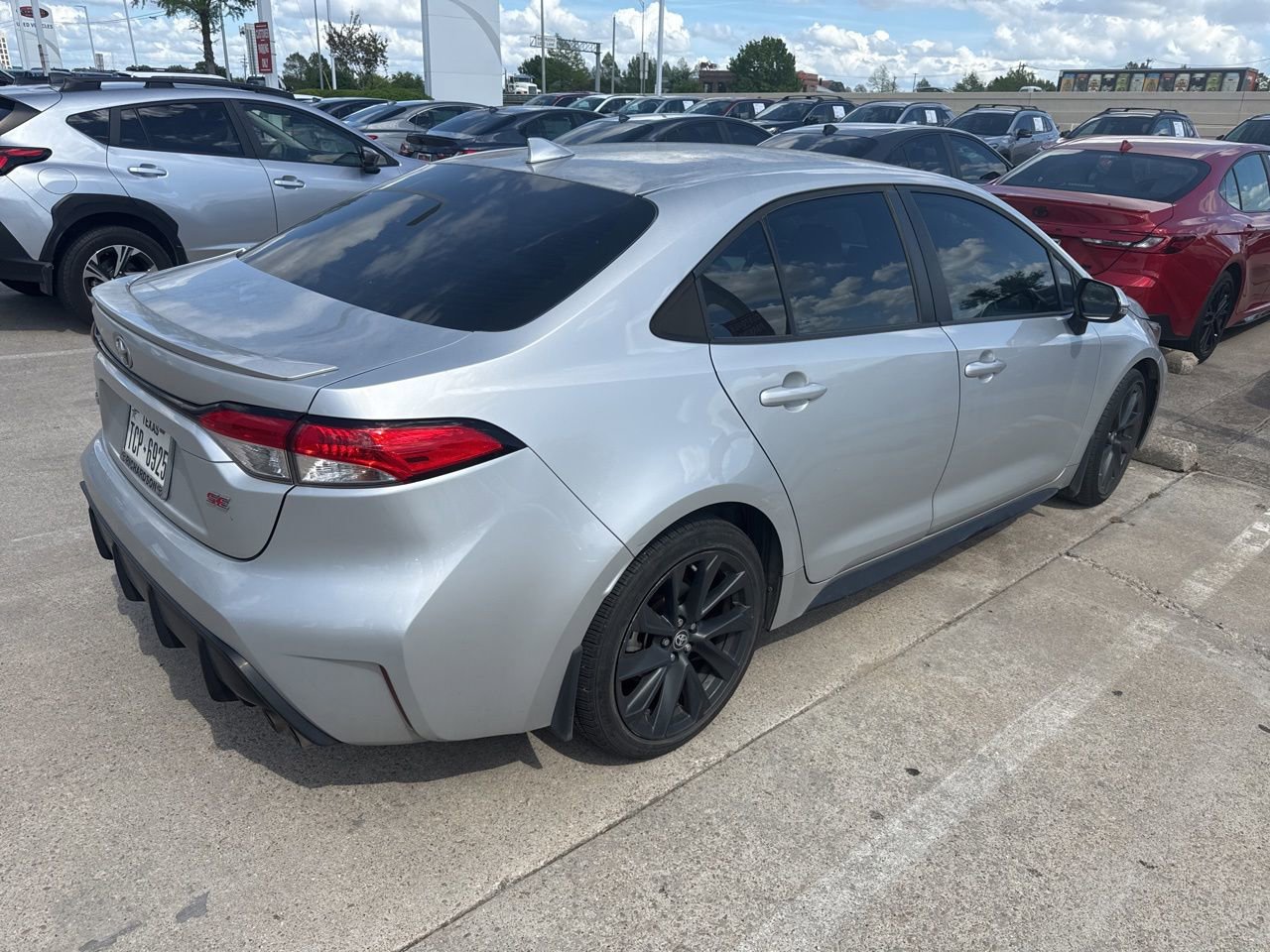 Used 2023 Toyota Corolla SE image 3
