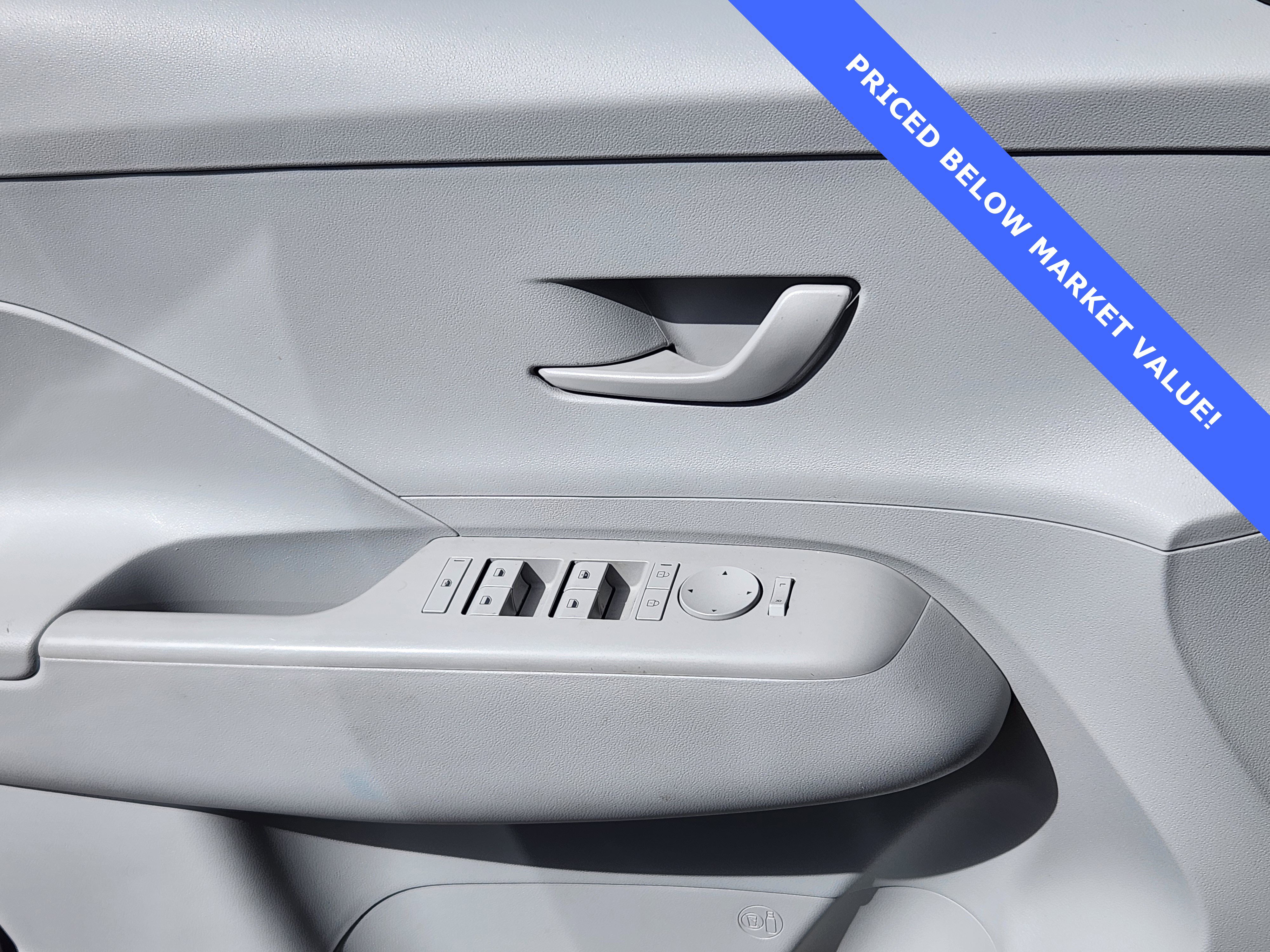 Certified 2025 Hyundai Kona SEL image 9