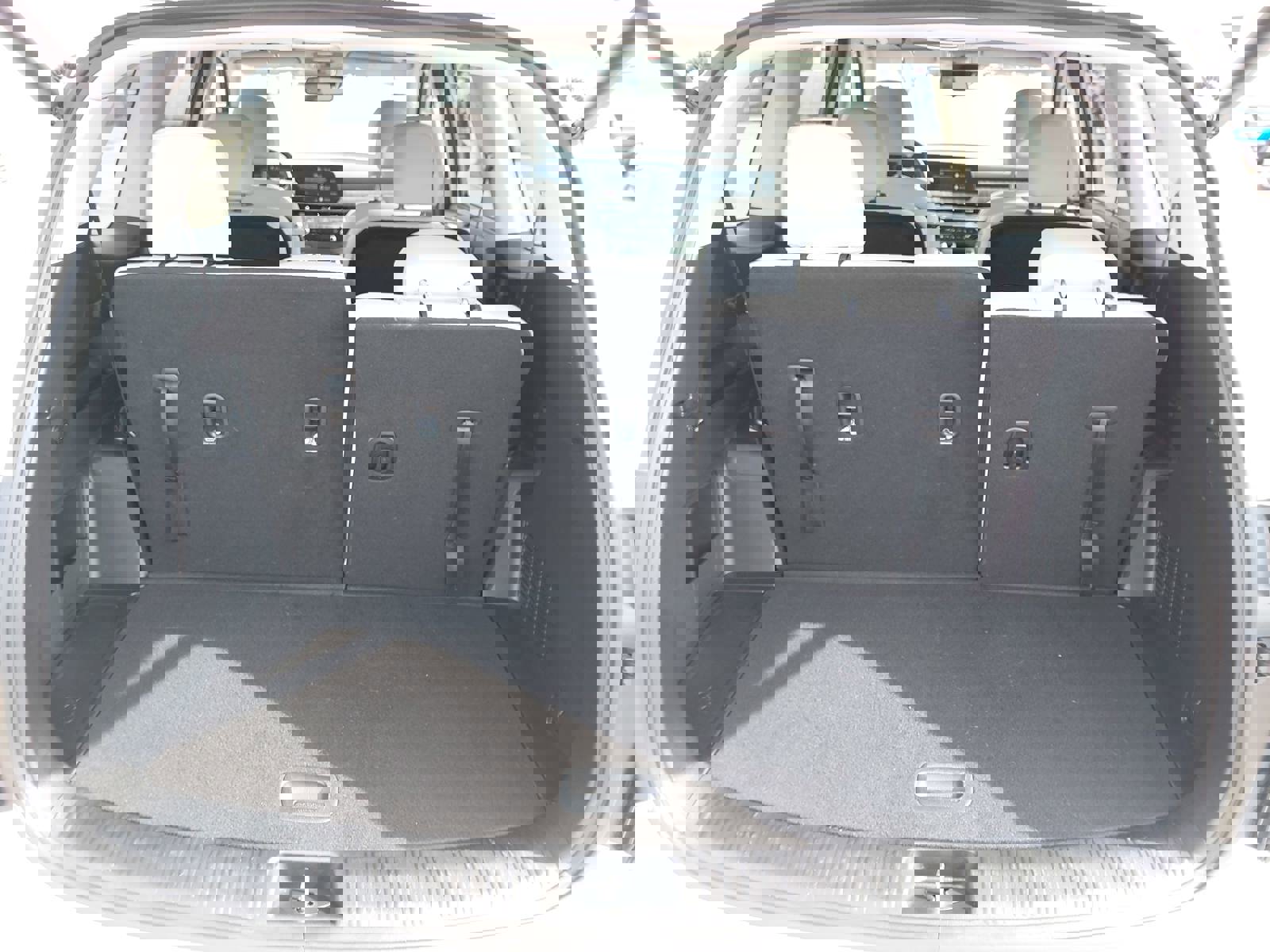 Used 2025 Kia Telluride EX w/ EX Captain's Chair Package image 14