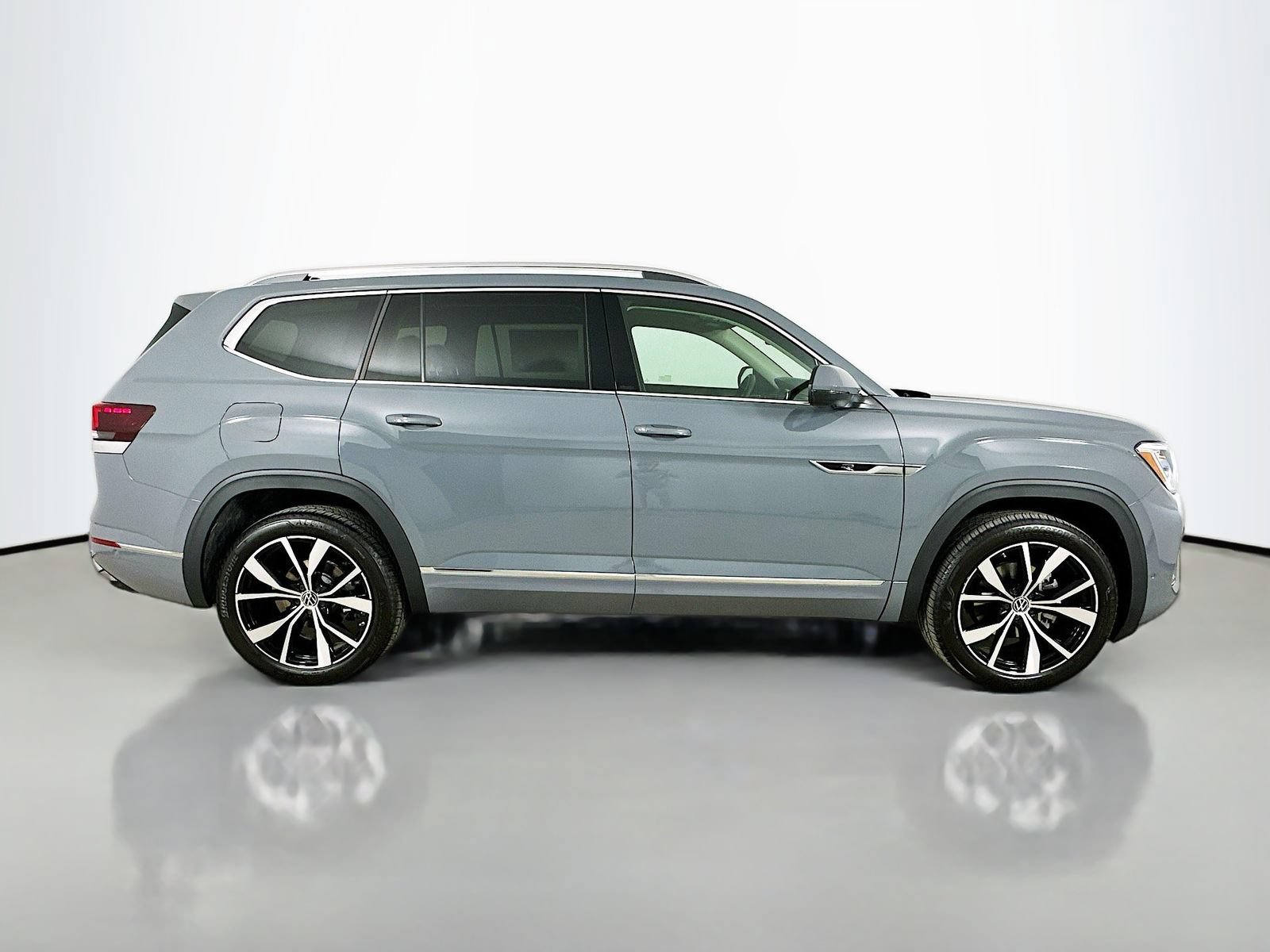 New 2026 Volkswagen Atlas SEL Premium R-Line AWD/4WD image 4