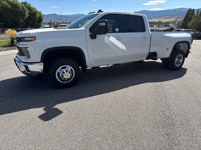 Used 2026 Chevrolet Silverado 3500 LT w/ All Star Edition AWD/4WD image 2