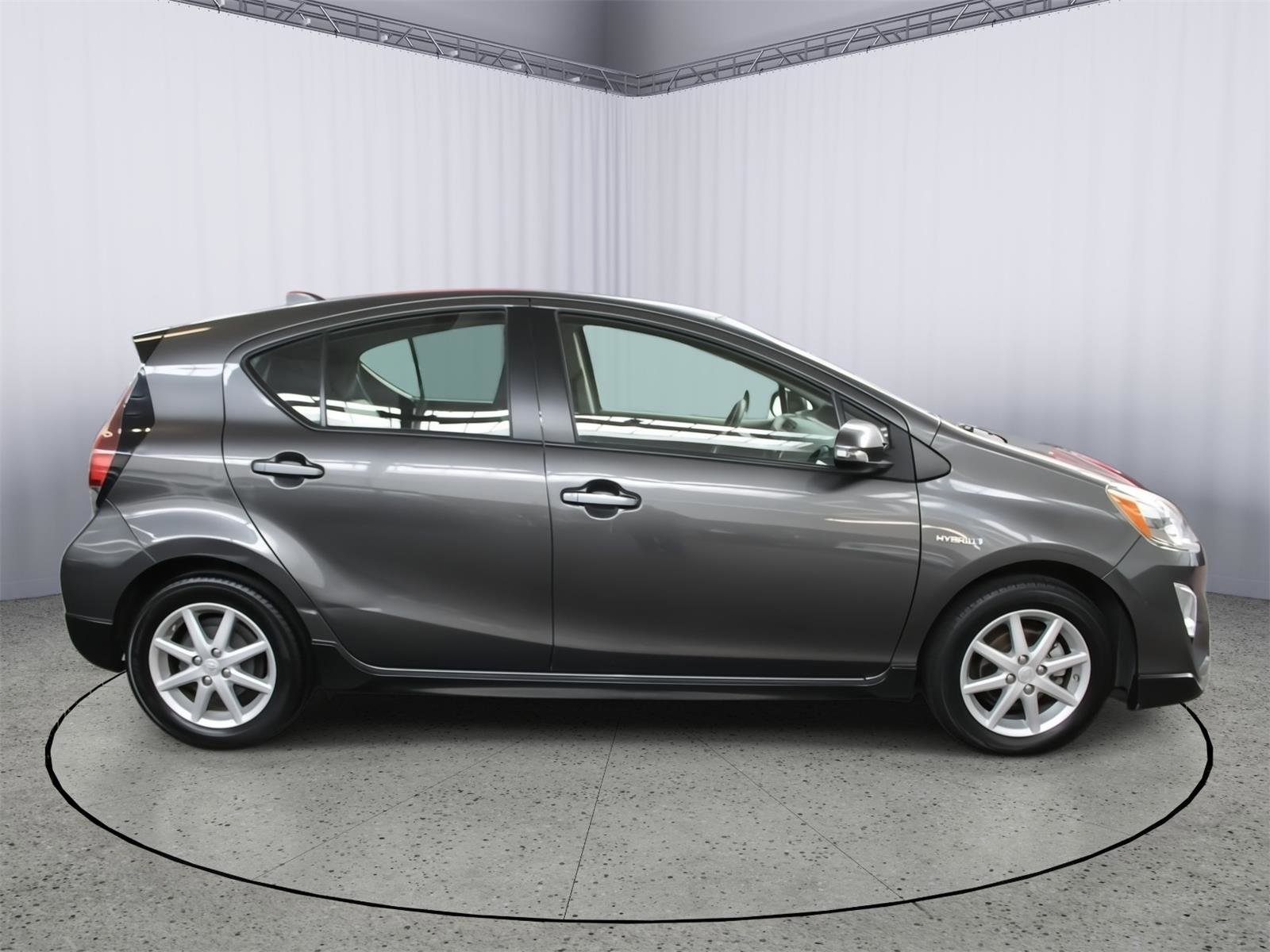 Used 2017 Toyota Prius C One image 8