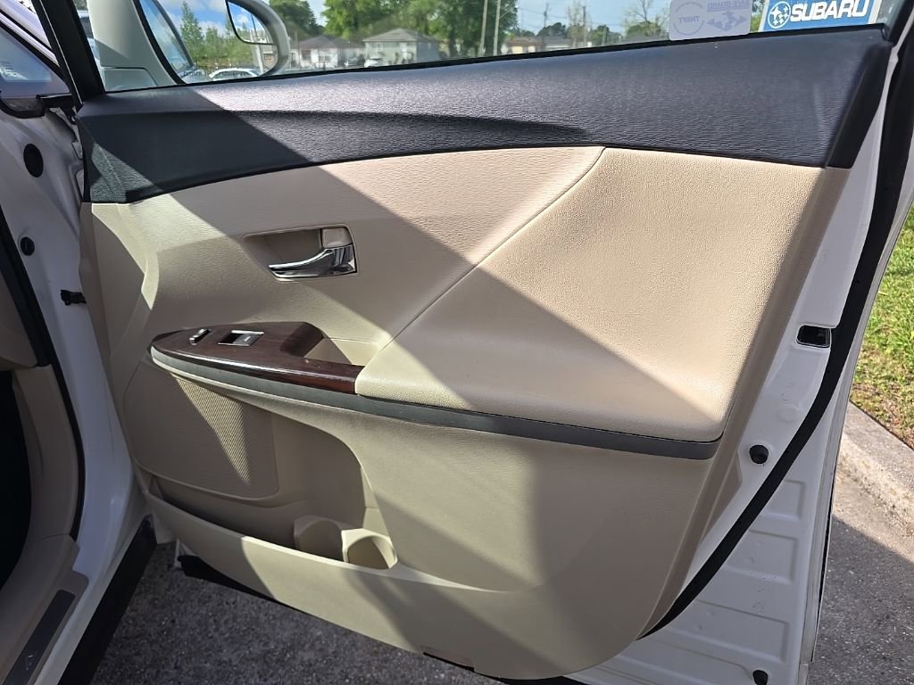 Used 2015 Toyota Venza LE FWD image 30