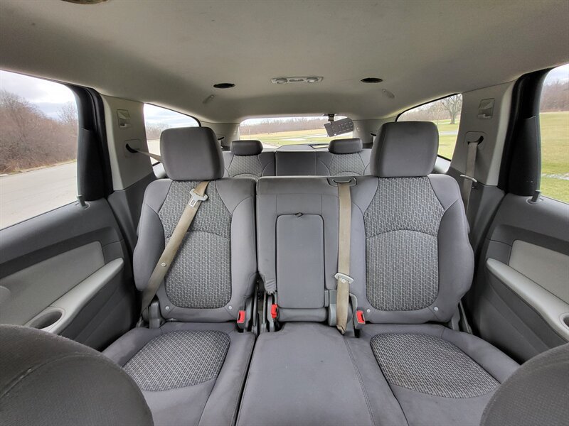 Used 2012 Chevrolet Traverse LT FWD image 15