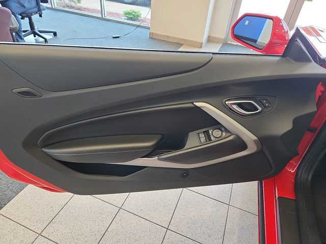 Used 2018 Chevrolet Camaro SS RWD image 12