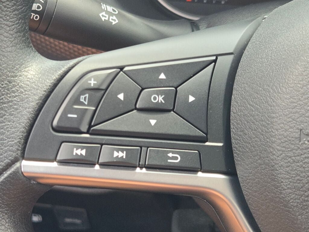 Used 2020 Nissan Kicks SV FWD image 27