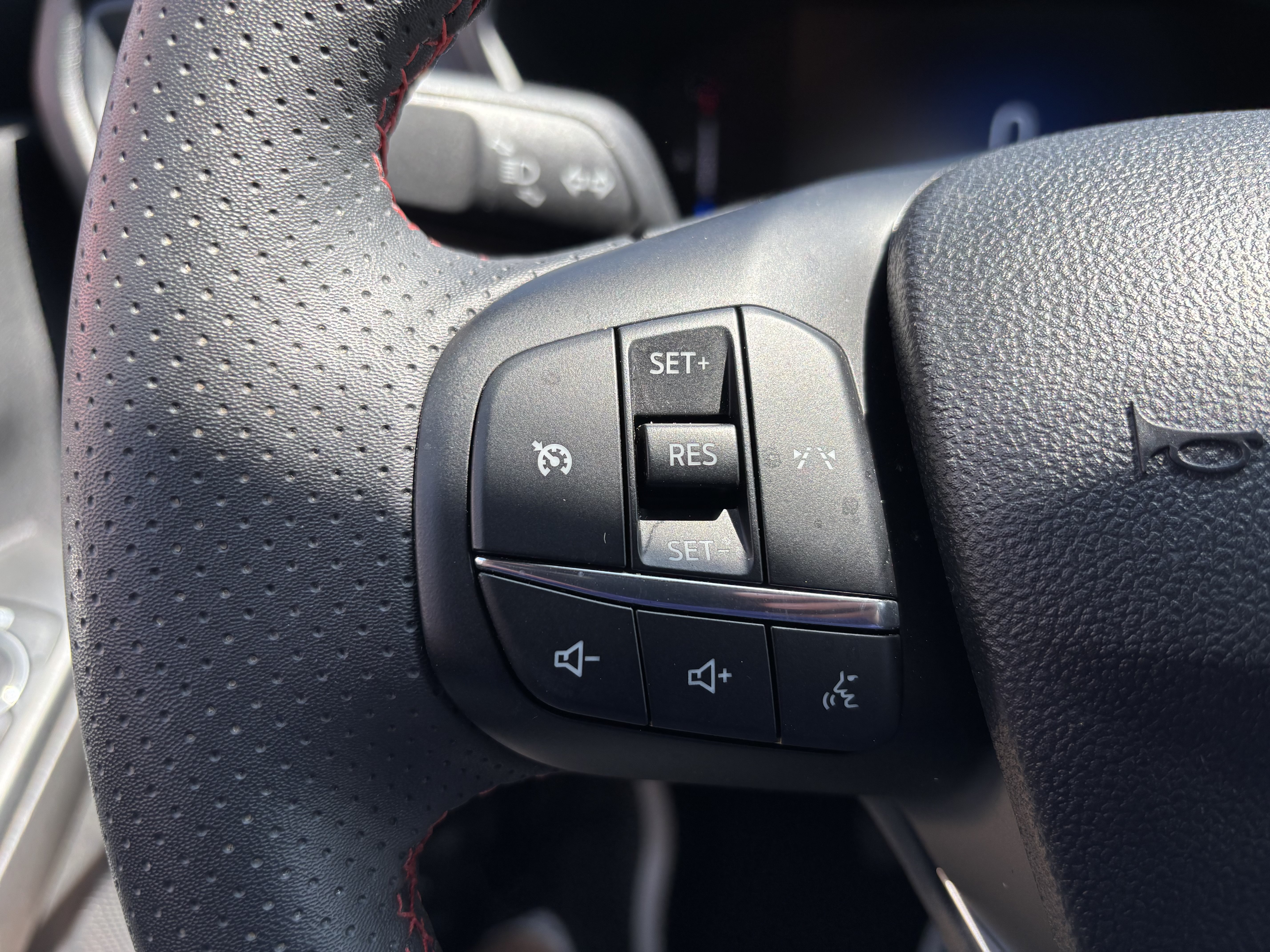 Used 2025 Ford Escape ST-Line AWD/4WD image 19