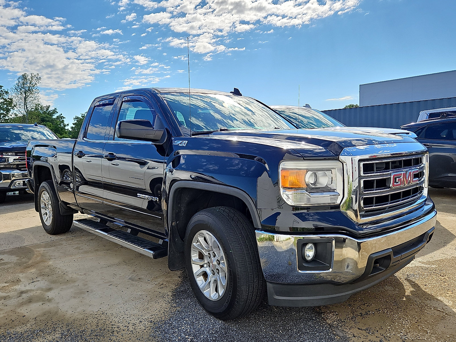 Used 2015 GMC Sierra 1500 SLE w/ SLE Value Package AWD/4WD image 1