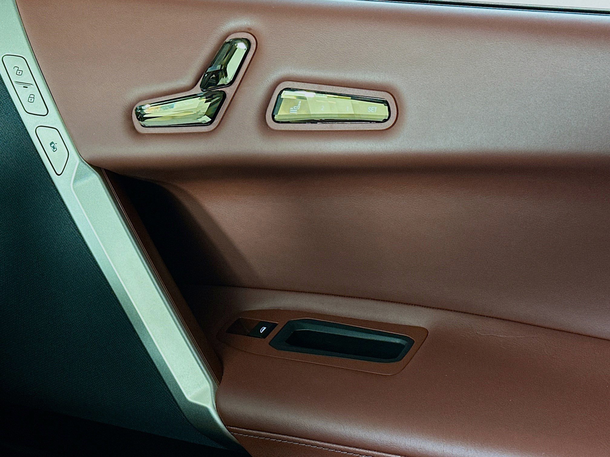 Used 2023 BMW iX xDrive50 w/ Ultimate Package 2 image 16