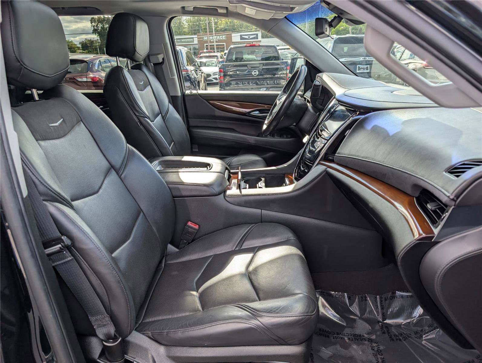 Used 2019 Cadillac Escalade Premium Luxury image 12