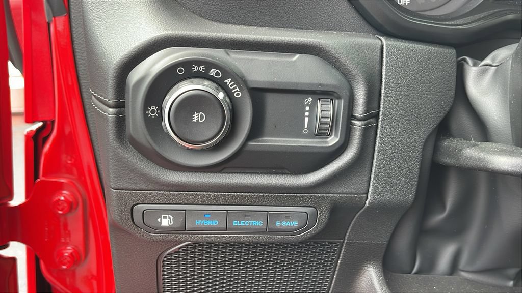 Used 2025 Jeep Wrangler Unlimited Sahara AWD/4WD image 29