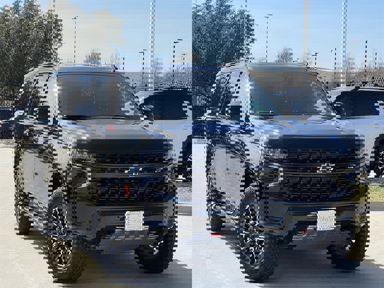 Used 2024 Chevrolet Suburban Z71 w/ Luxury Package image 2