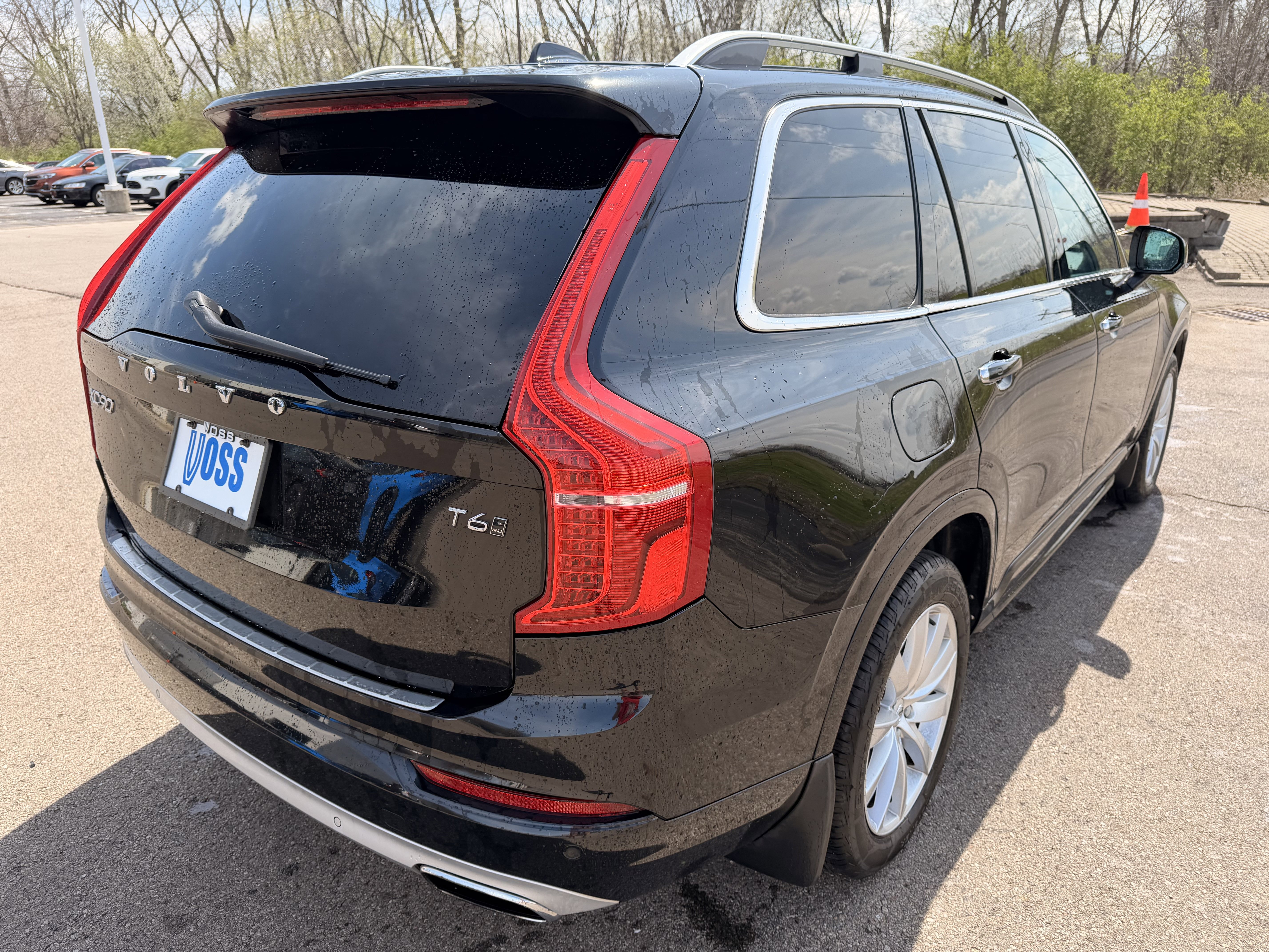Used 2016 Volvo XC90 T6 Momentum w/ Momentum Plus Package image 3